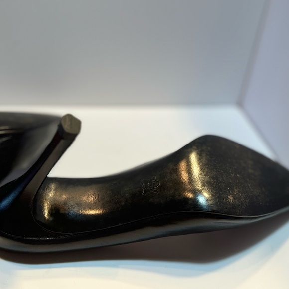 Great condition, beautiful shoe. Perfect for work, comfortable. 4 in heel - Picture 5 of 15